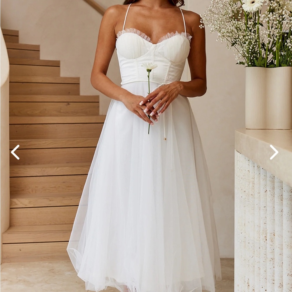 Selfie Leslie SMITTEN SWEETHEART NECKLINE CHIFFON MIDI DRESS WHITE